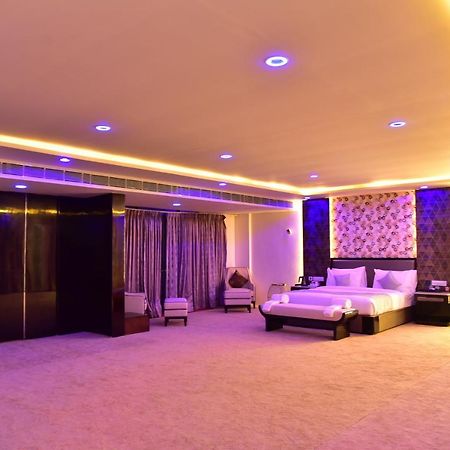 โรงแรมไวท์ เฟเธอร์ จิกมากาลูร์ ภายนอก รูปภาพ